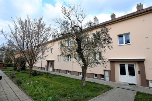 Pronájem bytu 2+1, 64 m2 s balkonem v Rajhradě na ulici 9.května.